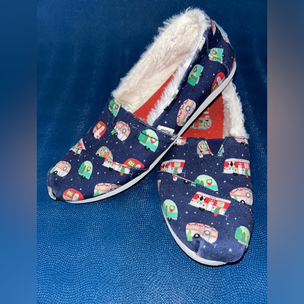 Tom’s Christmas camper shoes w warm lining women size 5